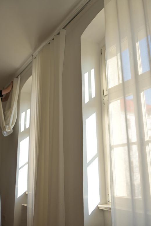 Weißer Wellenvorhang im Ambiente