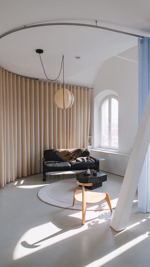 Detail des beigen Wellenvorhangs