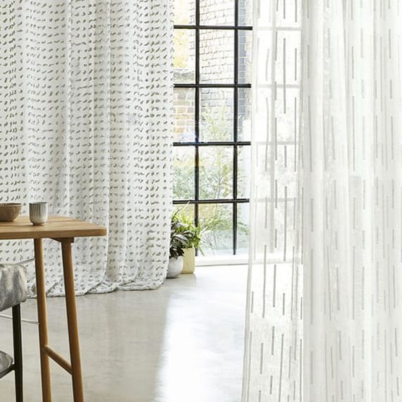 Feinste Fensterdekoration aus Chiffon und Organza